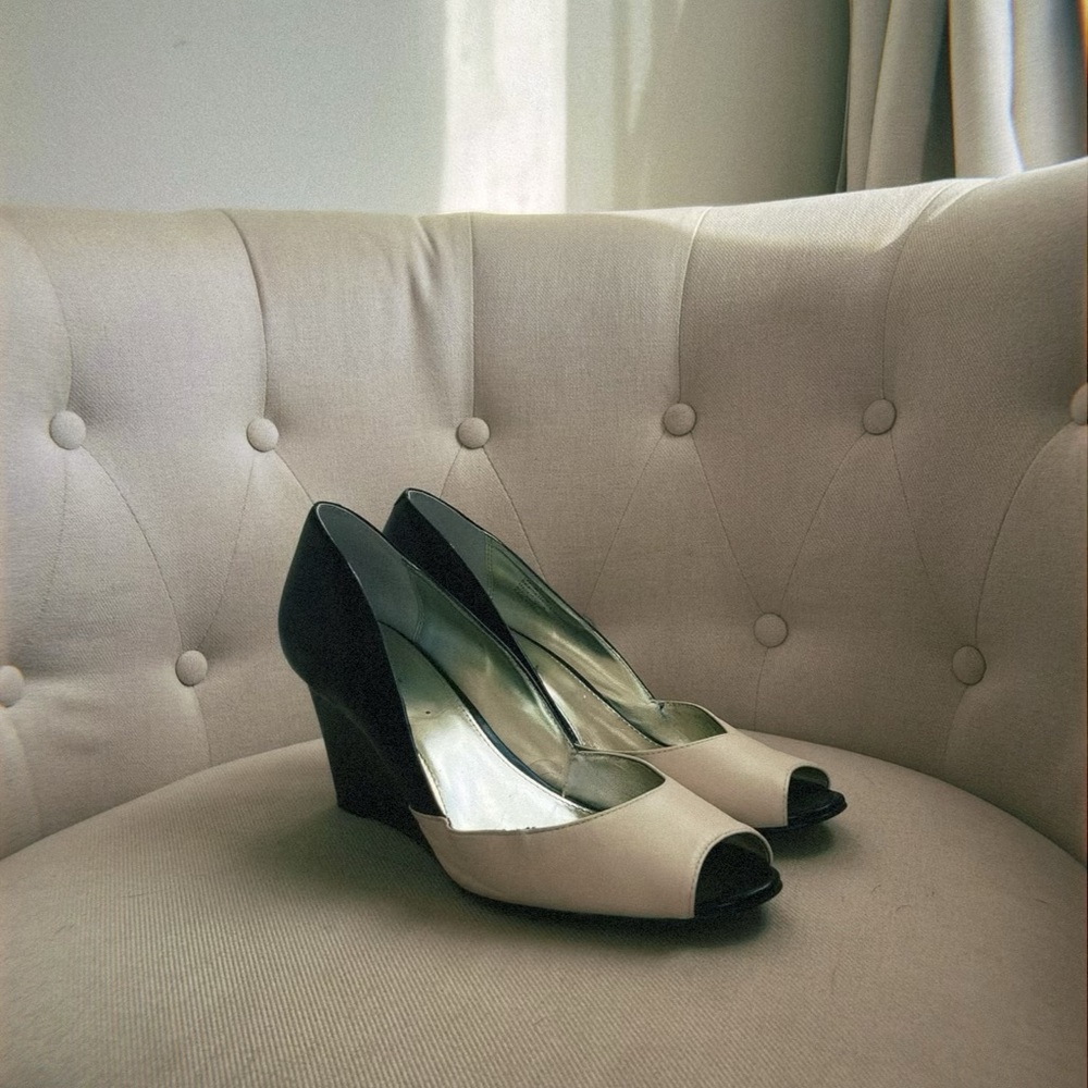 Black/white heels